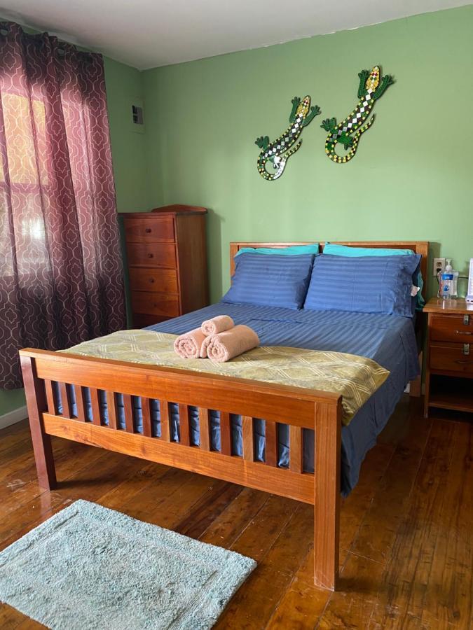 Go Slow Guesthouse Caye Caulker Eksteriør billede