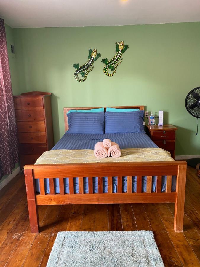 Go Slow Guesthouse Caye Caulker Eksteriør billede